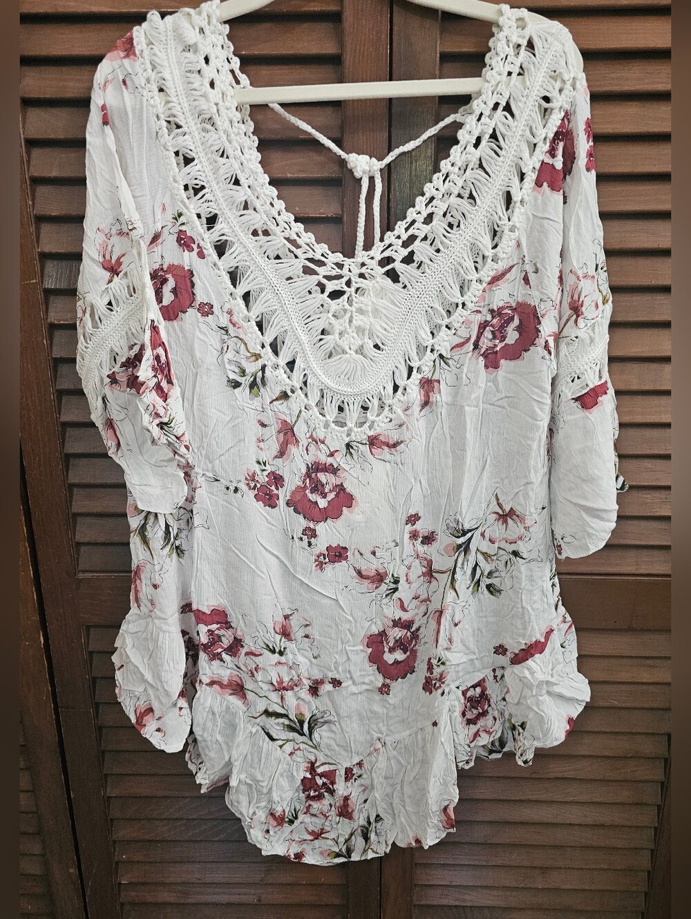 Miracle USA Floral Print Boho Blouse W/ Crochet Lace Details Size S/M NWT